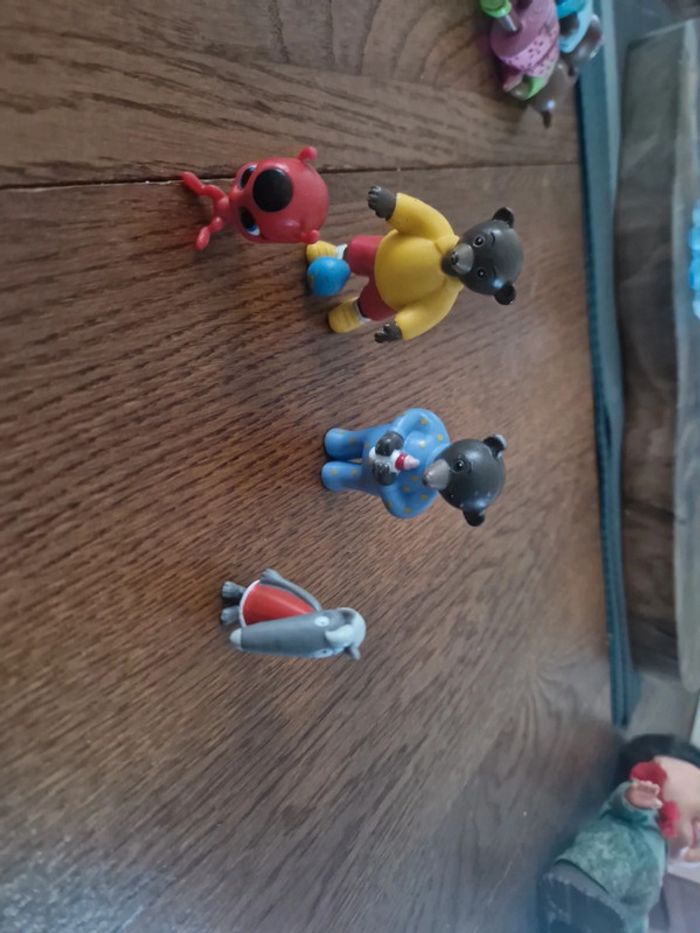 Lot de 4 figurines petit loup petit ours brun miraculous