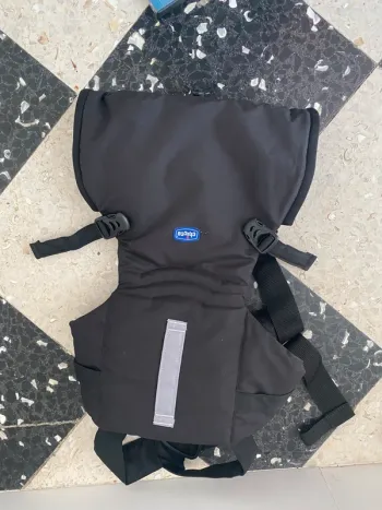 Porte-bébé Chicco – noir – bon état