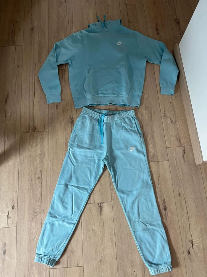 Ensemble jogging et sweat nike