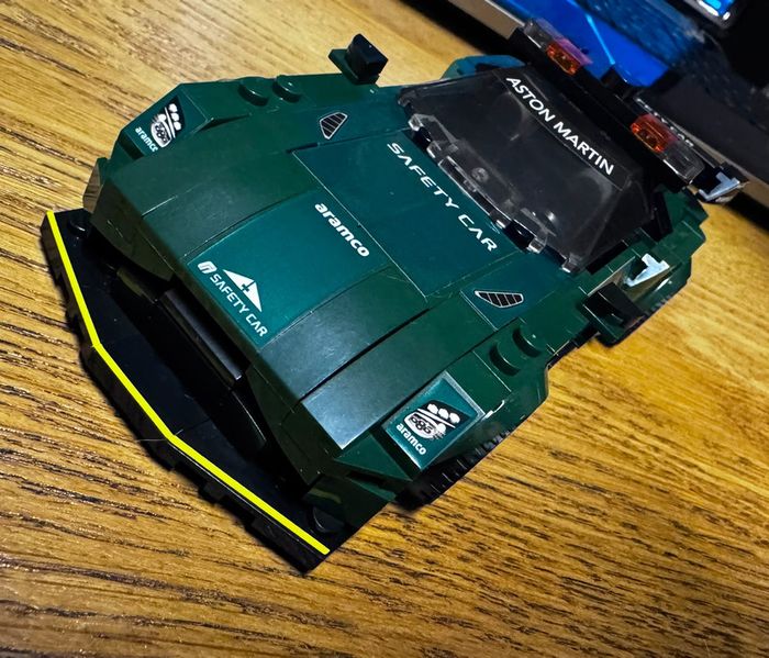 Safety car F1 Aston Martin - photo numéro 2