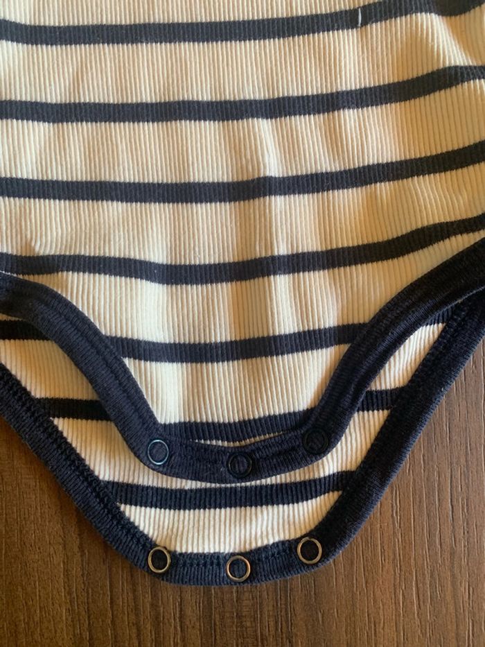 Body 6 mois Petit Bateau marinière - photo numéro 3