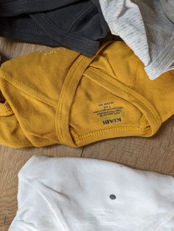 Lot de bodies taille 1 mois - photo numéro 4