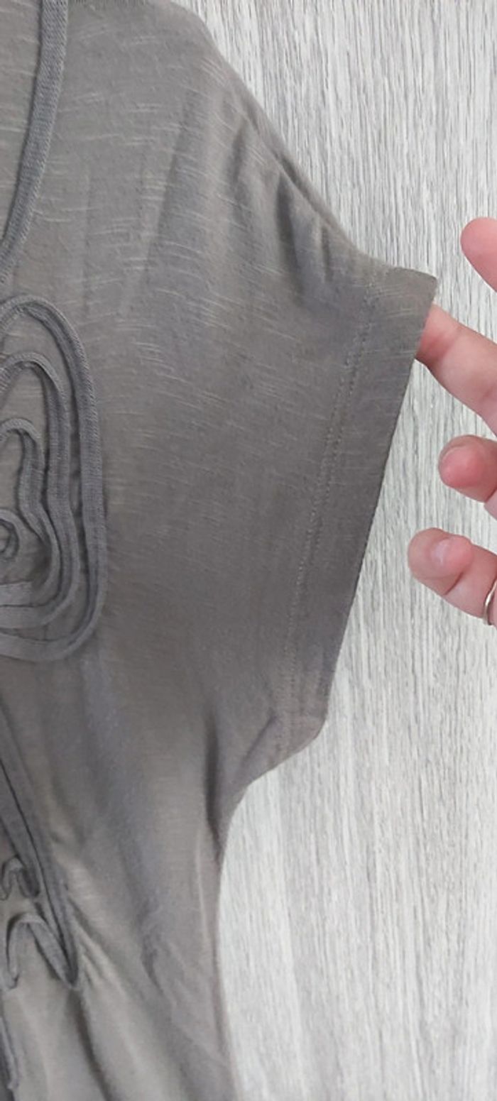 Magnifique t-shirt gris avec nœud taille S - photo numéro 6