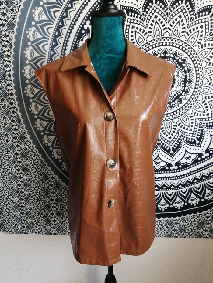 Veste simili cuir marron sans manches avec boutons / sans marque / (TU) - photo numéro 2