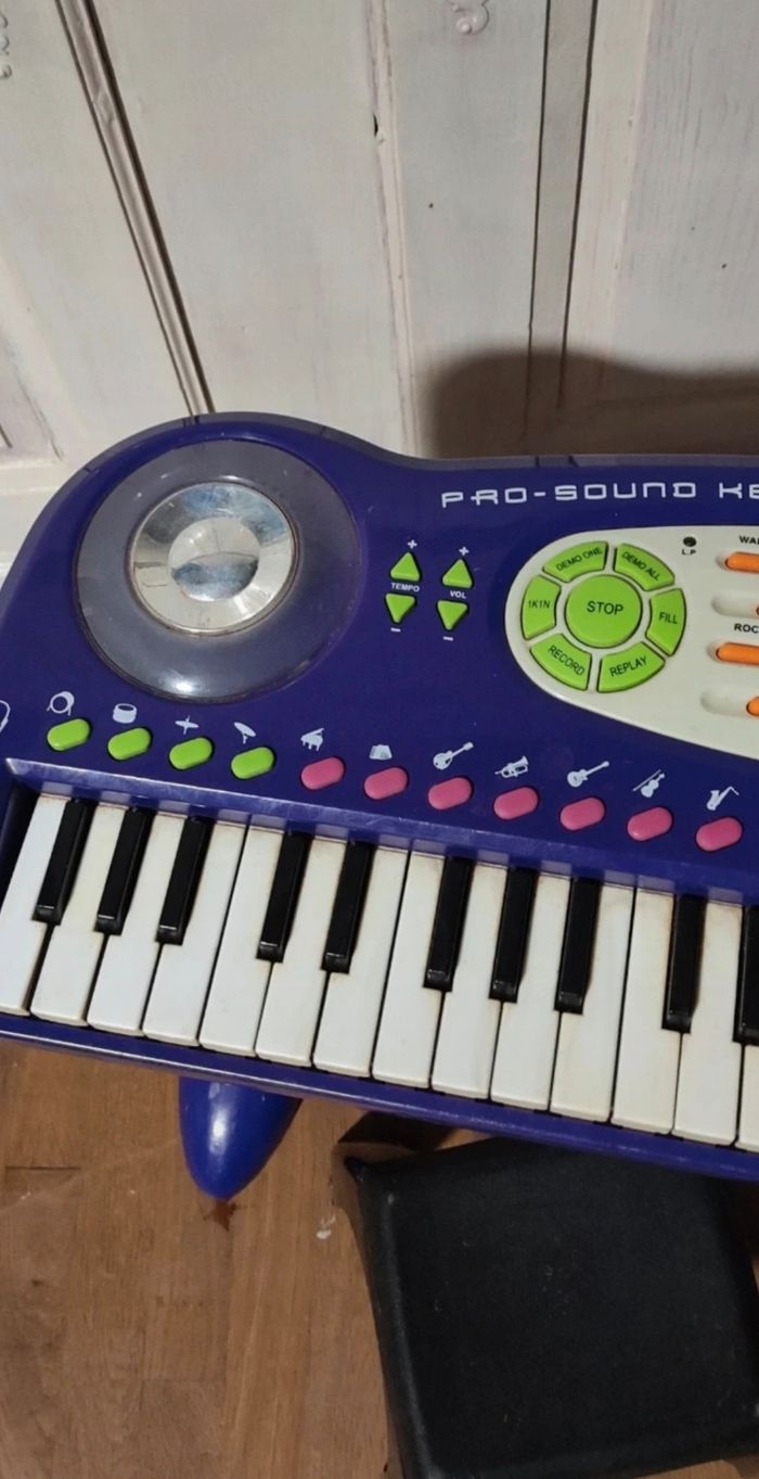 Piano sur pieds - photo numéro 3