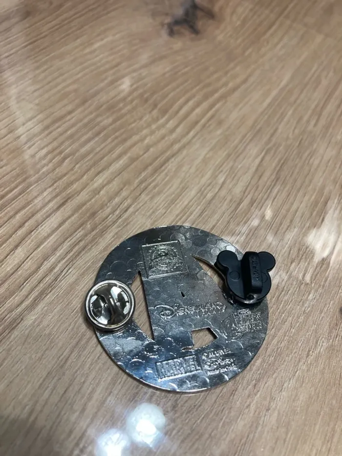 Pins Marvel Disneyland Paris Avengers - photo numéro 3