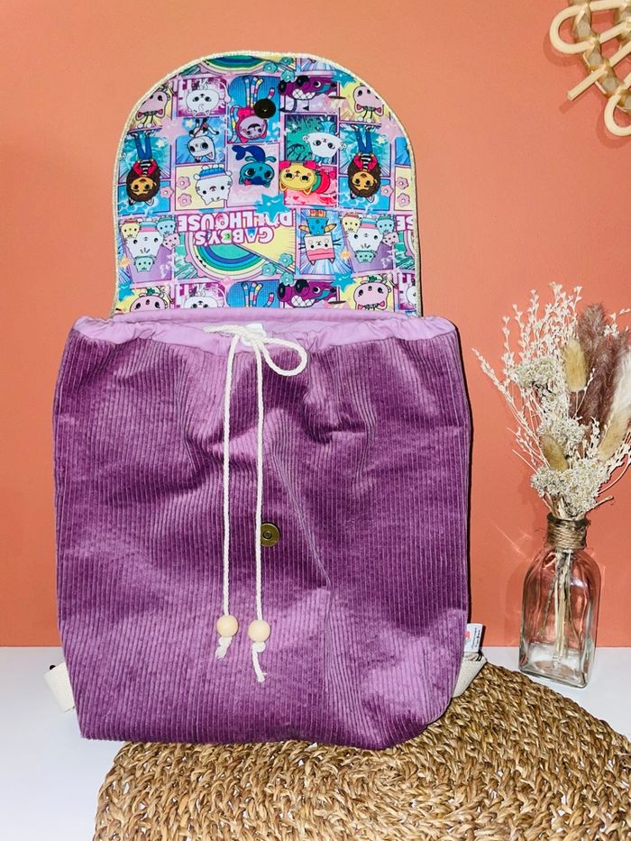 🎒 Sac à dos enfant en velours côtelé violet et tissu Gabby Chat pratique, mignon et personnalisable 💖 - photo numéro 2
