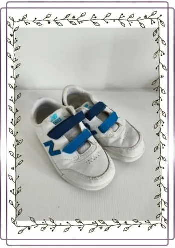 Baskets New balance, taille 26, bon état mais plusieurs traces
