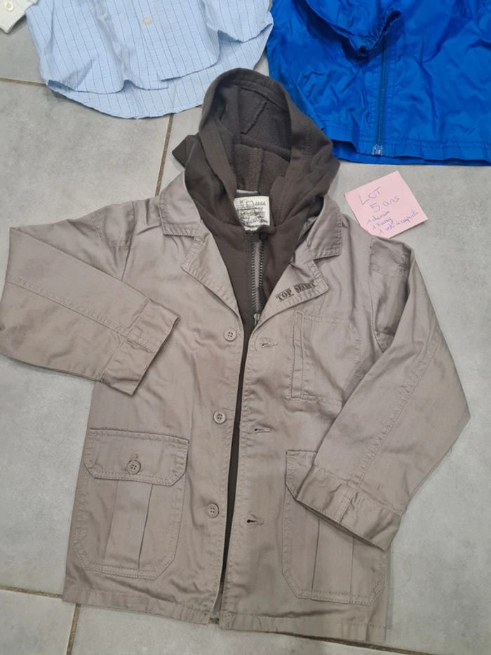Lot de vêtements garçon 5ans 1 chemise + 1 veste manteau caouche + 1 kway - photo numéro 4