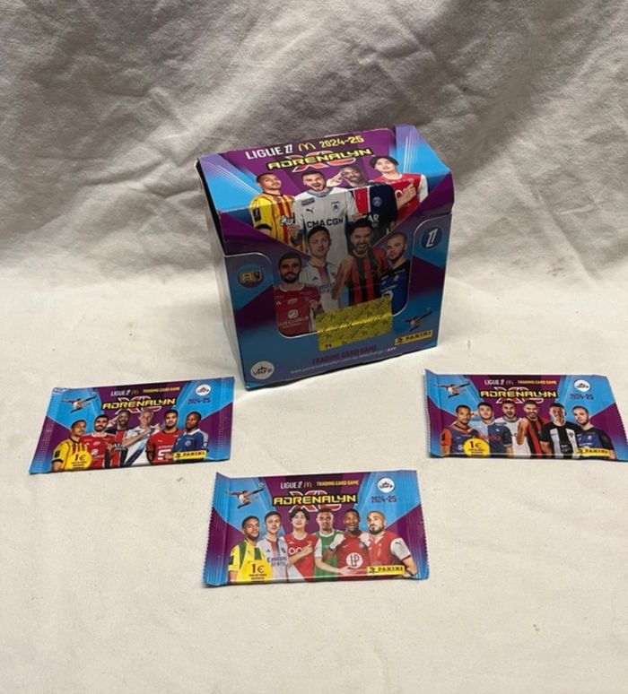 1 boîte + 3 sachets de cartes à collectionner panini adrenalyn XL foot ligue 1 2024/2025