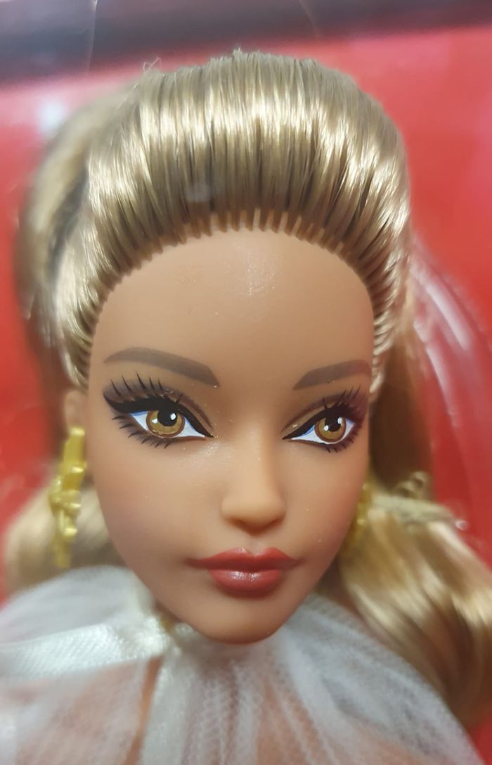 HJX06 Poupée Barbie des fêtes 2023, cadeau collector signature Barbie - photo numéro 10