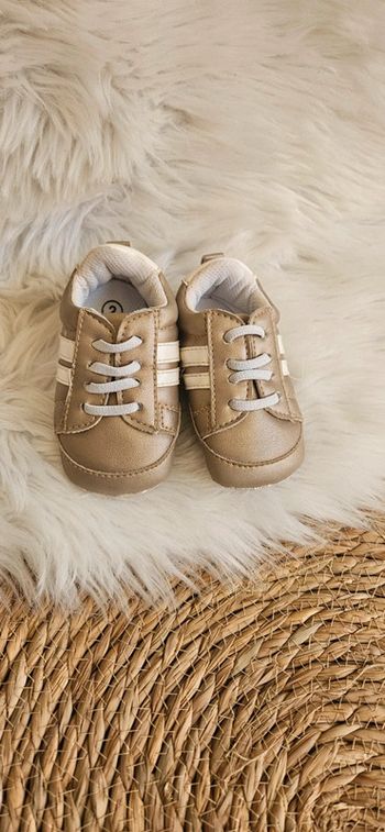 Paire de chaussure bébé  doré 19