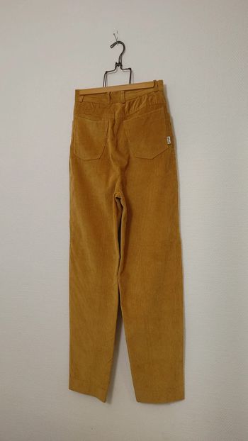 Pantalon en velours jaune moutarde doré taille très haute vintage