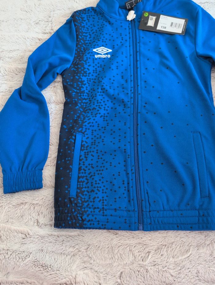 Gilet umbro bleu. Neuf. 10 ans - photo numéro 5