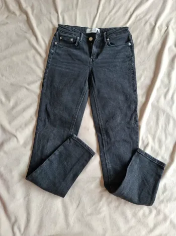 jeans noir femme  marque Zara taille 34, en très bon état