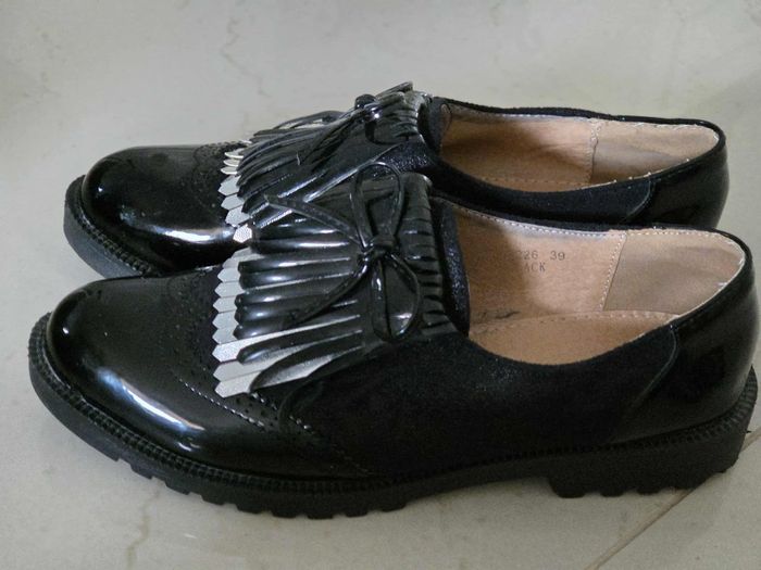 derbies vernis noirs T39 - photo numéro 2