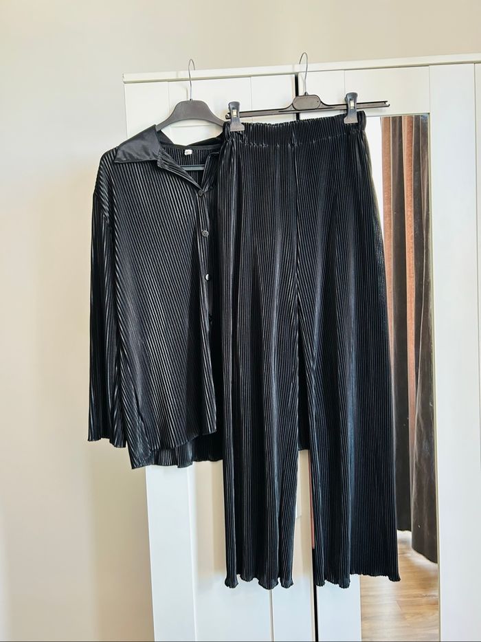 Ensemble noir plissé Chemise et Pantalon Boutique Indépendante Tailles S-M