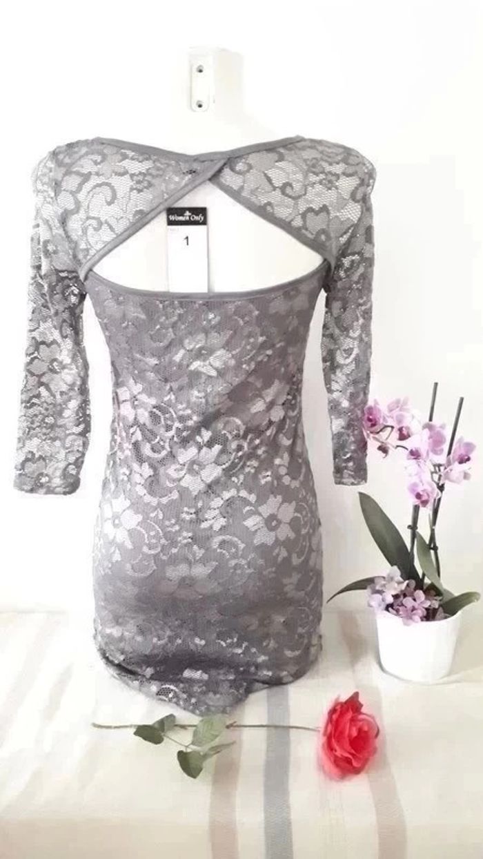 💗 Robe chic courte et moulante dentelle manches 3/4 décolleté dos