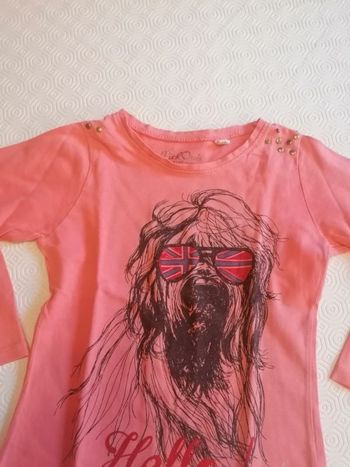 Beau tee-shirt comme comme neuf moderne