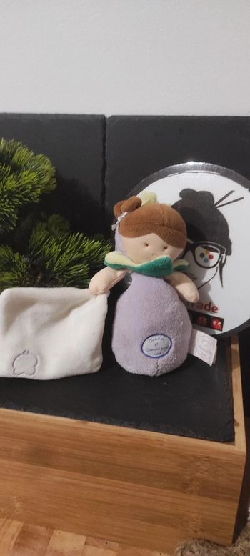Doudou et compagnie lutin poupée mûre les demoiselles douillette dc2542 violet vert mouchoir fille