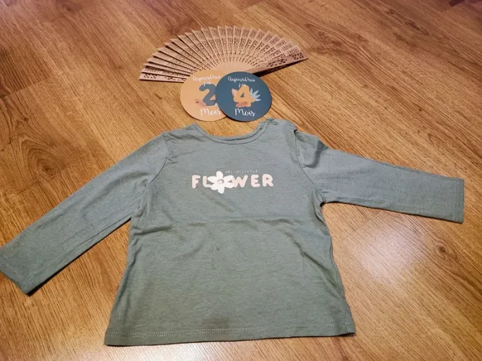 T-shirt manche longue taille 24 mois