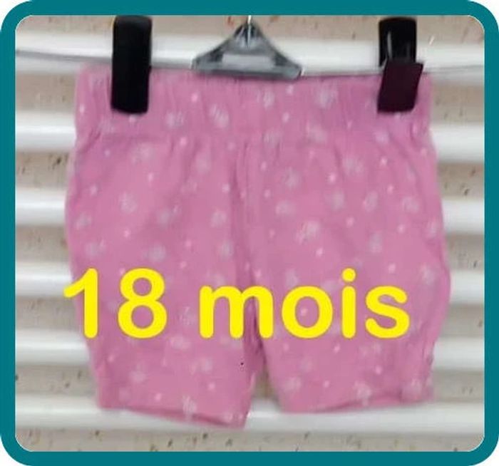 Short rose motif fleur blanche Hello Kitty Taille 18 mois