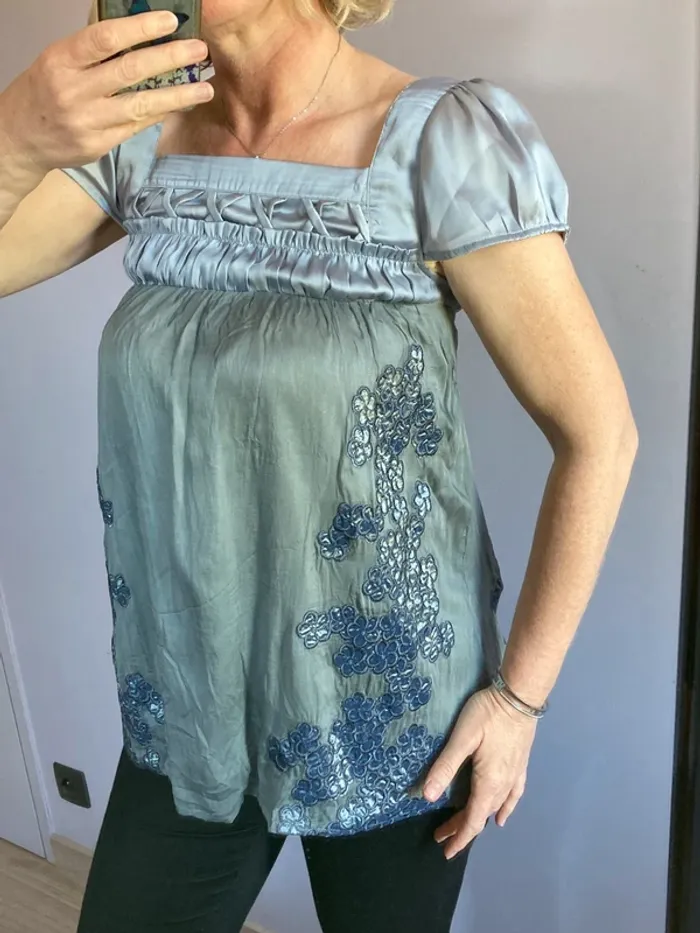 Top Stradivarius S pure soie bleu gris