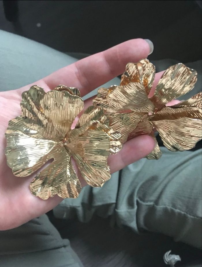 Boucles d’oreilles NEUVES pour femme forme de fleurs 🌼 couleur doré - photo numéro 5