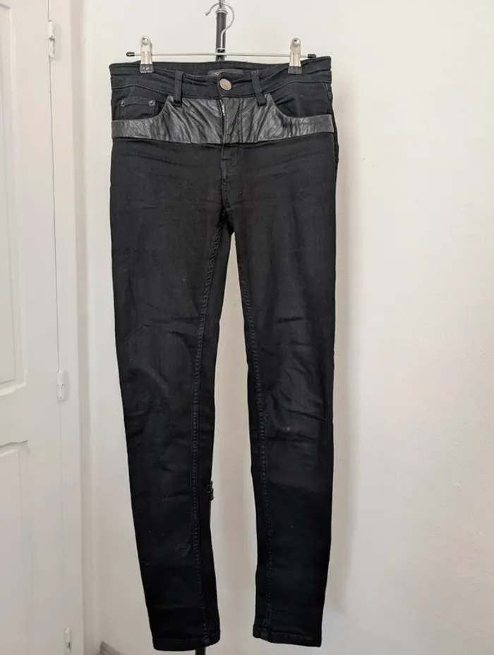 Jean noir T.36 maje