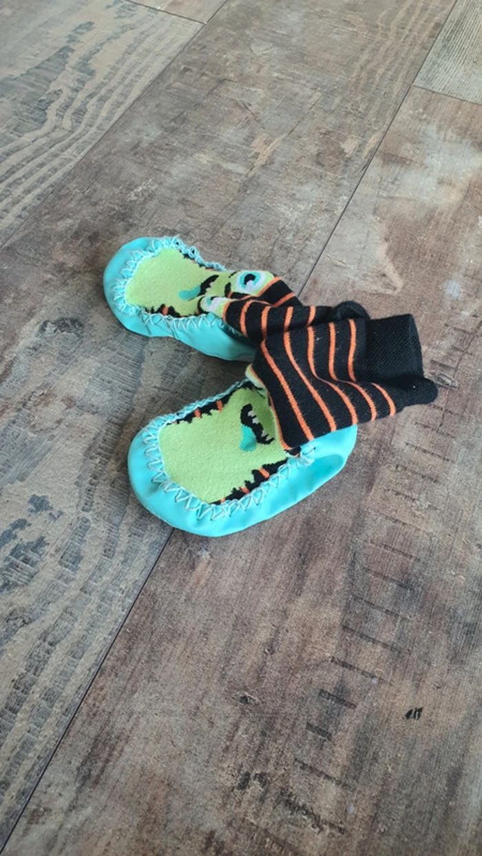 Paire de chaussons Chaussettes 9-12 mois en très bon état 👌 - photo numéro 3