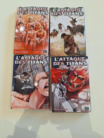Lot de 4 livres attaque des titans