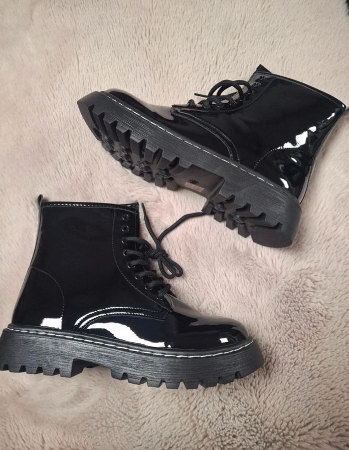 Bottines vernies neuves P.40
