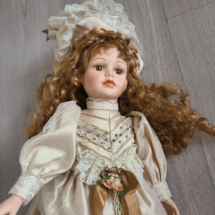 Poupée porcelaine - photo numéro 6