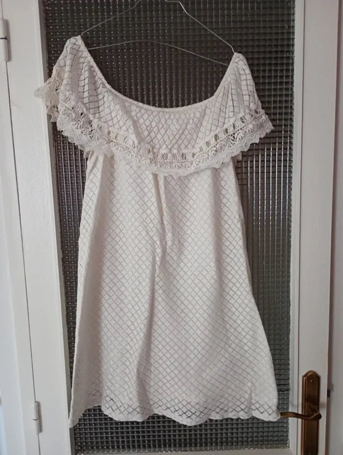 Robe broderie/ Mango/ taille M - photo numéro 2