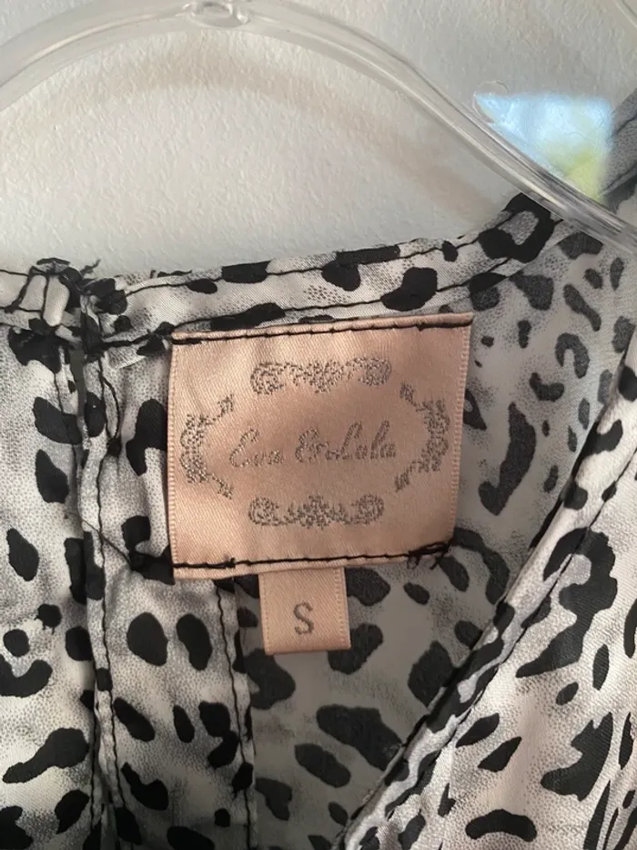 Blouse sans manche eva & lola léopard noir gris et blanc - photo numéro 7