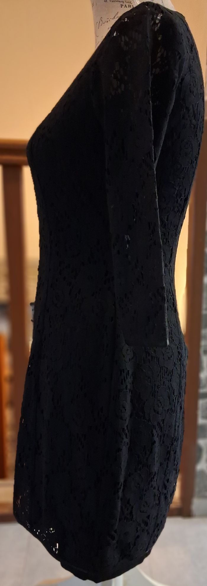 Robe courte toute en dentelle noire - photo numéro 4