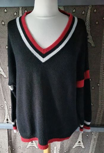 Pull noir col V taille L oversize