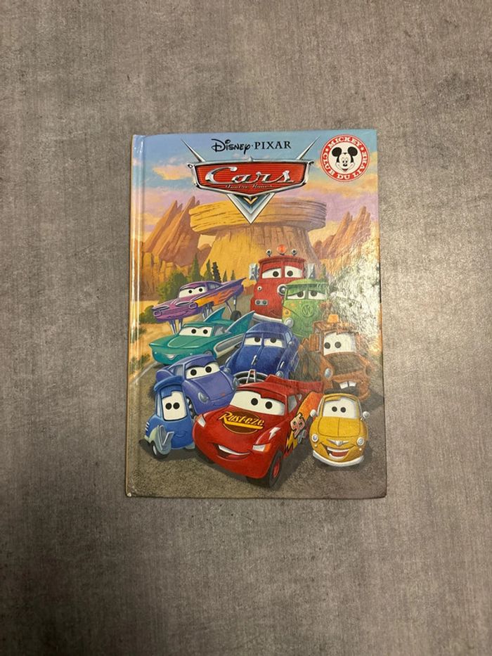 Livre Disney cars, quatre roues