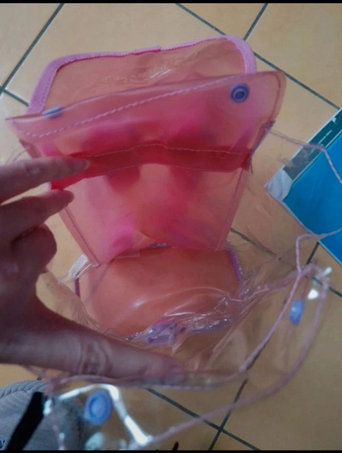 Petit sac à dos en plastique transparent et rose - photo numéro 4