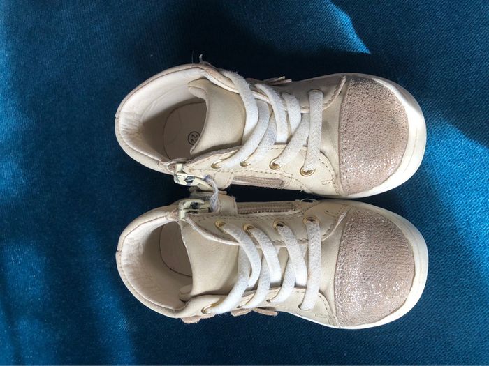 Chaussures taille 22 - photo numéro 4