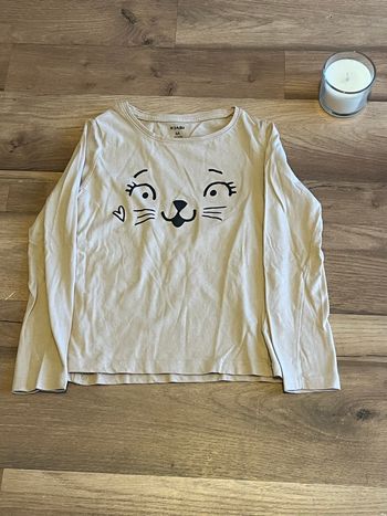 Je vend un haut manche longue fille taille 6 ans très bon etat