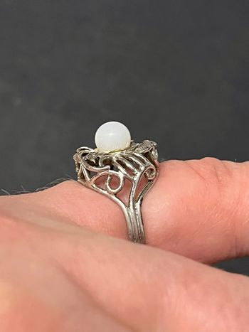 Jolie bague en argent massif ciselé avec pierre blanche T. 54 femme TBE