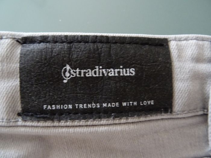 Jean skinny gris Stradivarius taille 38 - photo numéro 2