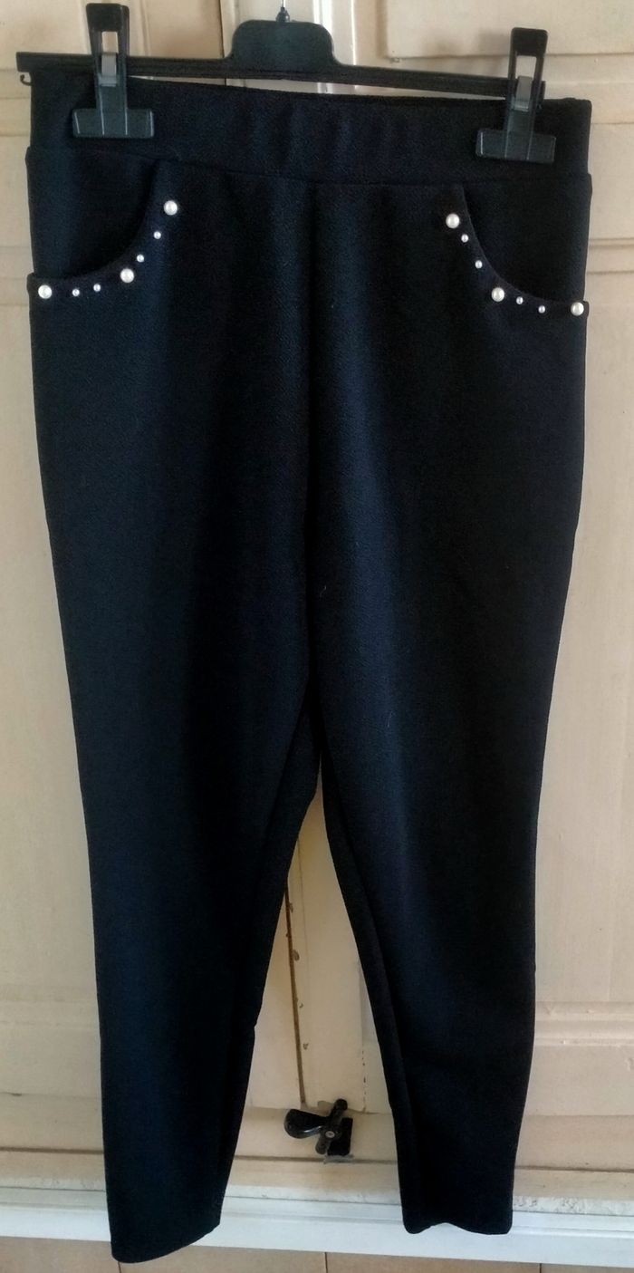 Pantalon noir imprimé des perles femme/ taille 36/ tres bon etat.