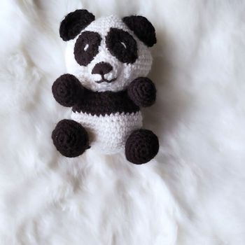 Doudou panda au crochet