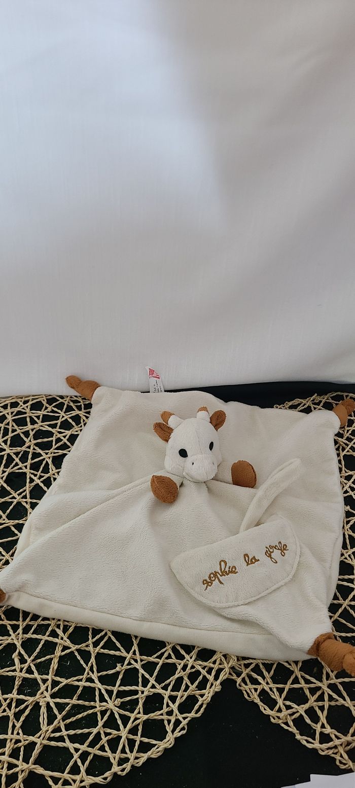 Doudou Sophie la girafe blanc et marron Vulli - photo numéro 3