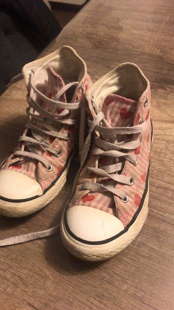 Converse rose avec petit coeur