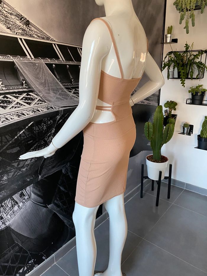 Robe près du corps - photo numéro 4