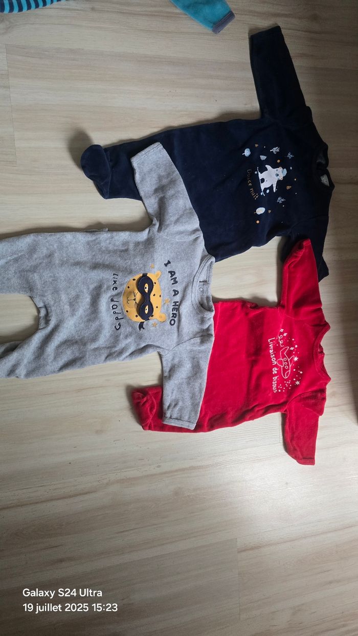 Lot vêtements 1 mois - photo numéro 4