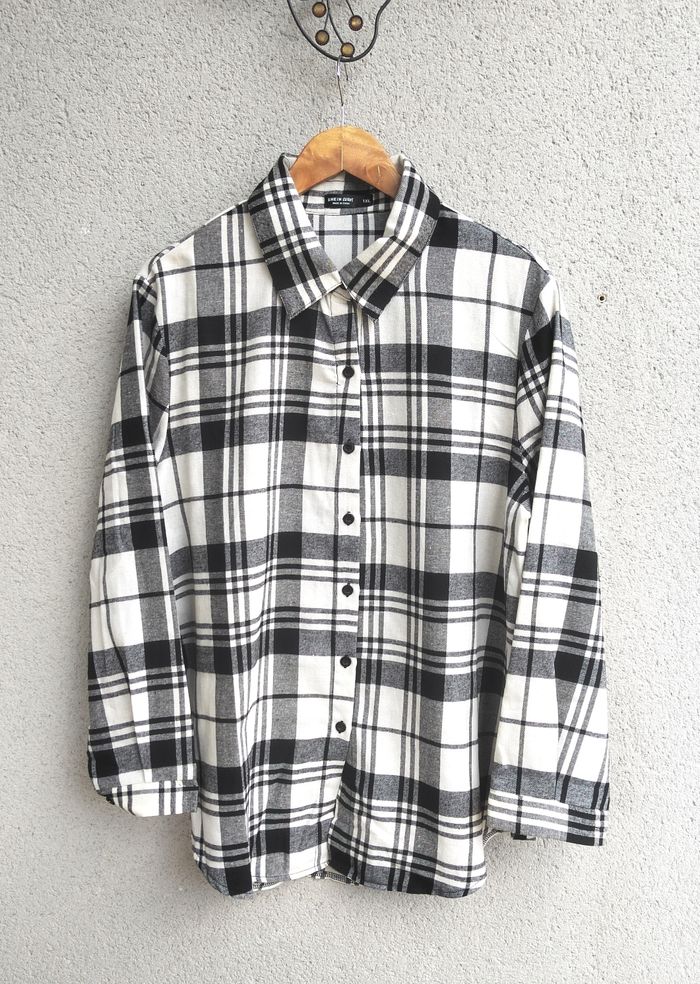 Chemise noire et blanche femme Shein – Taille 46 – Très bon état - photo numéro 2